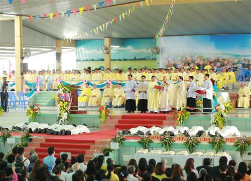 Gp Long Xuyên Thánh lễ Phong chức linh mục 2018