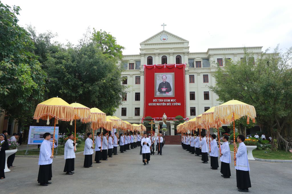 dai le tan phong duc giam muc thanh hoa giuse nguyen duc cuong 872 1 - Đại Lễ Tấn Phong Đức Giám Mục Thanh Hóa Giuse Nguyễn Đức Cường