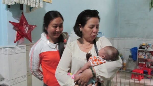 Giáo xứ Tân Phú: Nhóm Tự nguyện thăm mái ấm Tín Thác 4