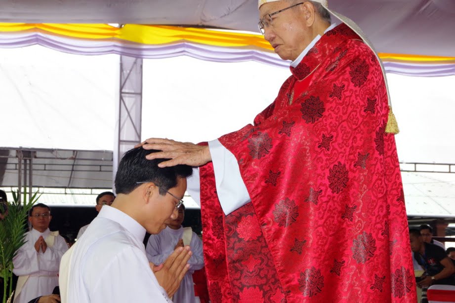 Vinh 07 - GP.VINH: Thánh lễ truyền chức Linh mục và Bế mạc Năm Thánh mừng kính các Thánh Tử đạo Việt Nam