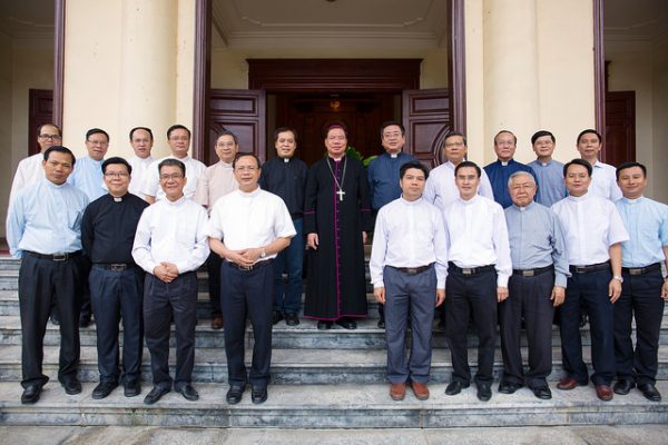 phai doan tong giao phan ha noi toi chao duc tan tong giam muc giuse vu van thien 600x400 - Phái đoàn Tổng Giáo phận Hà Nội tới chào Đức Tân Tổng Giám mục Giuse Vũ Văn Thiên