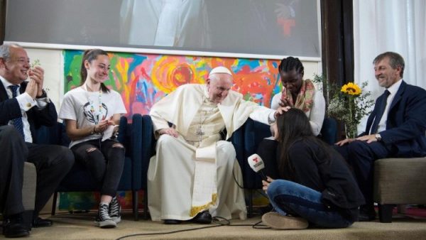 popefrancis 31oct2018 600x338 - Thánh nhân và tội nhân: Mong manh một khoảng cách