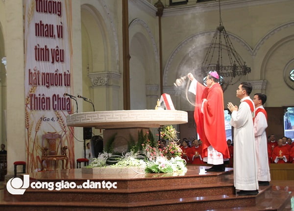 Thánh lễ bế mạc Năm thánh kính Các Thánh TĐVN tại nhà thờ Đức Bà Sài Gòn 1