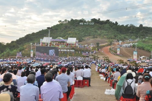 xuan loc cu hanh ngay giao phan va thanh le be mac nam thanh cac thanh tu dao viet nam tai trung tam duc me nui cui - Xuân Lộc Cử Hành " Ngày Giáo Phận" và Thánh Lễ Bế Mạc Năm Thánh Các Thánh Tử Đạo Việt Nam tại Trung Tâm Đức Mẹ Núi Cúi