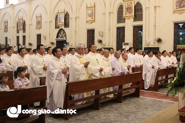 duc tong giuse vu van thien dang le ta on ket thuc su vu chu chan giao phan hai phong 4 - Đức tổng Giuse Vũ Văn Thiên dâng lễ tạ ơn kết thúc sứ vụ chủ chăn Giáo phận Hải Phòng