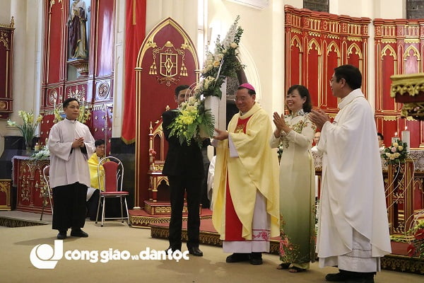 duc tong giuse vu van thien dang le ta on ket thuc su vu chu chan giao phan hai phong 5 - Đức tổng Giuse Vũ Văn Thiên dâng lễ tạ ơn kết thúc sứ vụ chủ chăn Giáo phận Hải Phòng