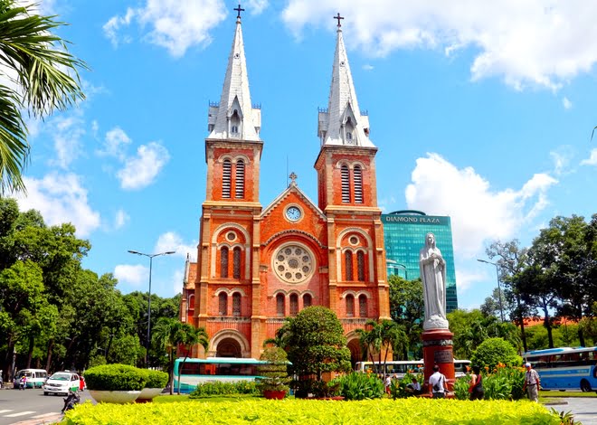 nhung dieu it biet trong nha tho duc ba sai gon - Những điều ít biết trong nhà thờ Đức Bà Sài Gòn