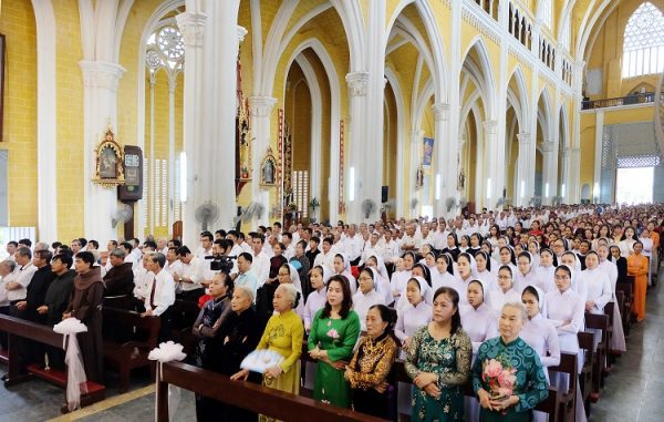 thanh le 600x381 - Một nghiên cứu cho thấy: Những người đi lễ nhà thờ thì sống lâu hơn