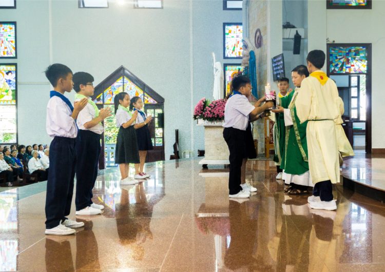 01102019 112634 5 750x530 - Giáo xứ Phú Bình: Mừng bổn mạng Đoàn Thiếu Nhi Thánh Thể