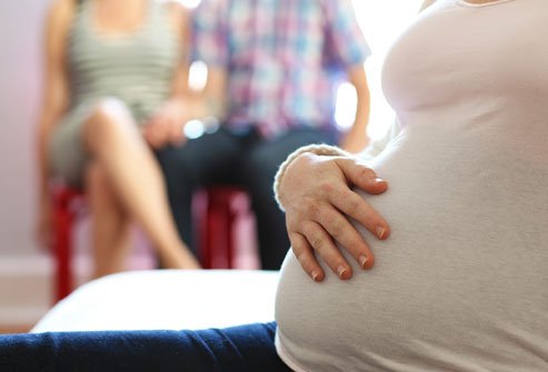 surrogate - Phụ nữ Công giáo có được phép mang thai hộ người khác không?