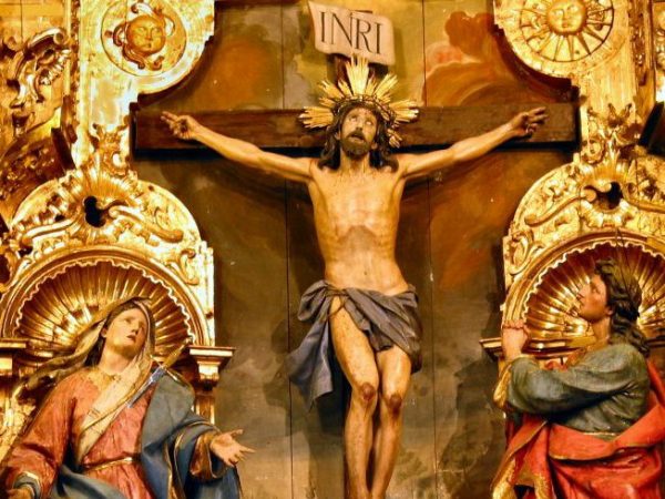 crucifix 600x450 - Tại sao Giáo Hội Công Giáo tôn kính Thánh Giá có hình Chúa Kitô (Crucifix) bị đóng đanh?