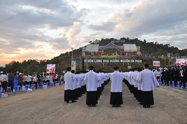 118 - Xuân Lộc Cử Hành " Ngày Giáo Phận" và Thánh Lễ Bế Mạc Năm Thánh Các Thánh Tử Đạo Việt Nam tại Trung Tâm Đức Mẹ Núi Cúi