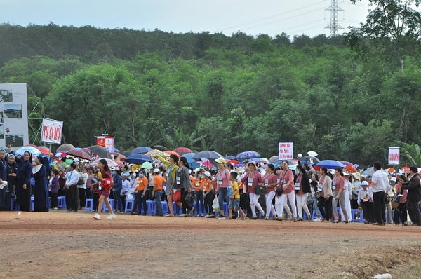 hai nha tho bi ke trom cay cua va pha hai ket sat dung tien khan 3 1 - Xuân Lộc Cử Hành " Ngày Giáo Phận" và Thánh Lễ Bế Mạc Năm Thánh Các Thánh Tử Đạo Việt Nam tại Trung Tâm Đức Mẹ Núi Cúi