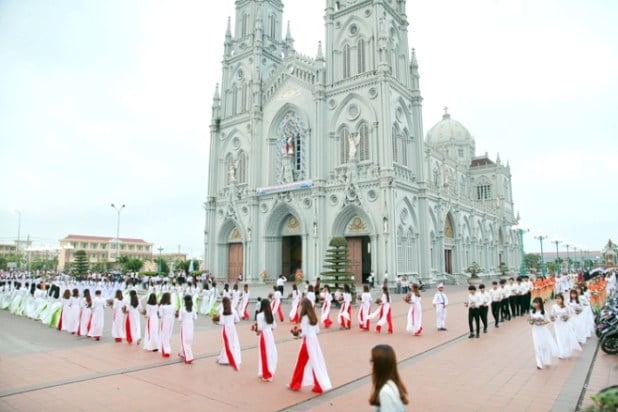 hinh anh khai mac thang hoa kinh duc me - Hình ảnh khai mạc tháng hoa kính Đức Mẹ