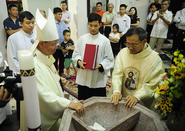 16050 nhan xu 10 - Cha Giuse Vũ Quang Học chính thức nhận sứ vụ tại Giáo xứ Hàm Long và Trung Chí