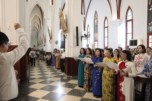 16072 me len troi 4 1 - Đại lễ Đức Mẹ Linh Hồn và Xác lên trời tại Nhà thờ Chính Tòa Hà Nội 2019