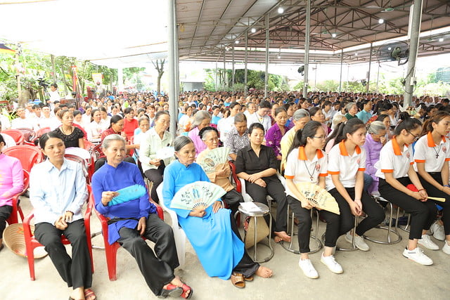 16083 ra mat 11 - Giáo họ Tân Phú nhận quyết định thành lập Giáo họ trong ngày lễ quan thầy