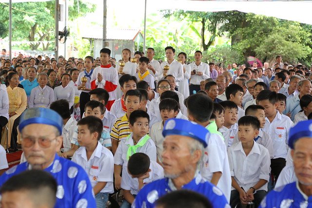 16083 ra mat 13 - Giáo họ Tân Phú nhận quyết định thành lập Giáo họ trong ngày lễ quan thầy