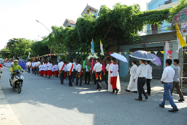 16083 ra mat 2 - Giáo họ Tân Phú nhận quyết định thành lập Giáo họ trong ngày lễ quan thầy