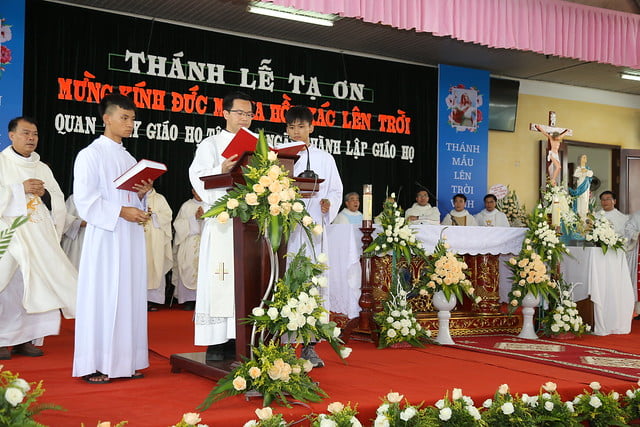 16083 ra mat 8 - Giáo họ Tân Phú nhận quyết định thành lập Giáo họ trong ngày lễ quan thầy