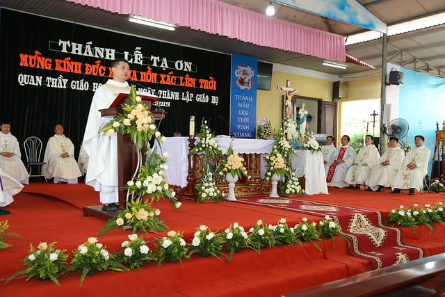 16083 ra mat 9 - Giáo họ Tân Phú nhận quyết định thành lập Giáo họ trong ngày lễ quan thầy