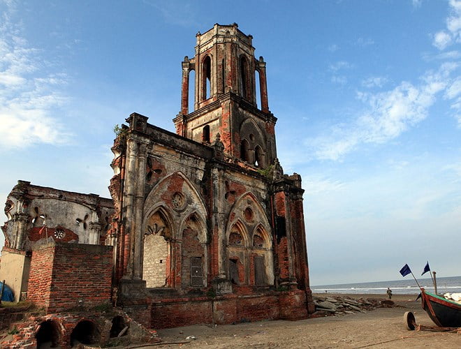 nha tho do nam dinh1 - Vẻ đẹp hoang sơ của nhà thờ đổ Nam Định
