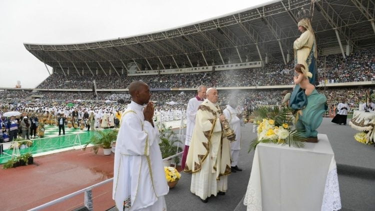 07092019 093700 750x422 - ĐTC cử hành Thánh lễ tại sân vận động Zimpeto, Mozambique