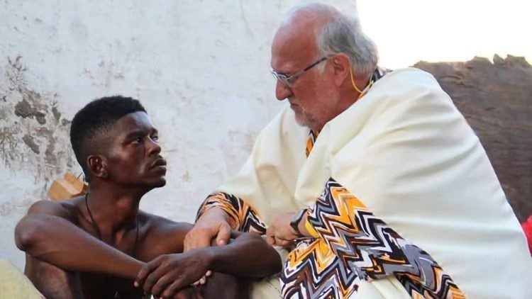 cha renato chiera danh cuoc doi cho cac thieu nien duong pho o rio de janeiro - Cha Renato Chiera, người cha của những đứa con không được yêu thương