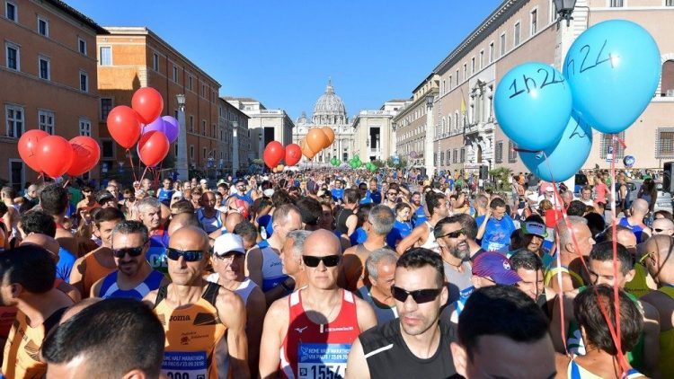 marathon via pacis 750x422 - "Lần đầu tiên" một giám mục tham gia cuộc đua Marathon “Via Pacis”