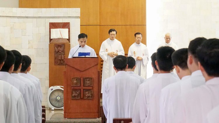 16469 quan thay 8 750x422 - ĐCV Thánh Giuse Hà Nội: Lớp thần I mừng lễ bổn mạng Thánh Giáo Hoàng Gioan XXIII