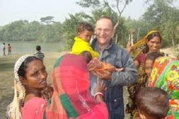 cha sergio targa va chuong trinh giao duc danh cho cac tre nu o bangladesh - Cha Sergio Targa và chương trình giáo dục dành cho các trẻ nữ ở Bangladesh